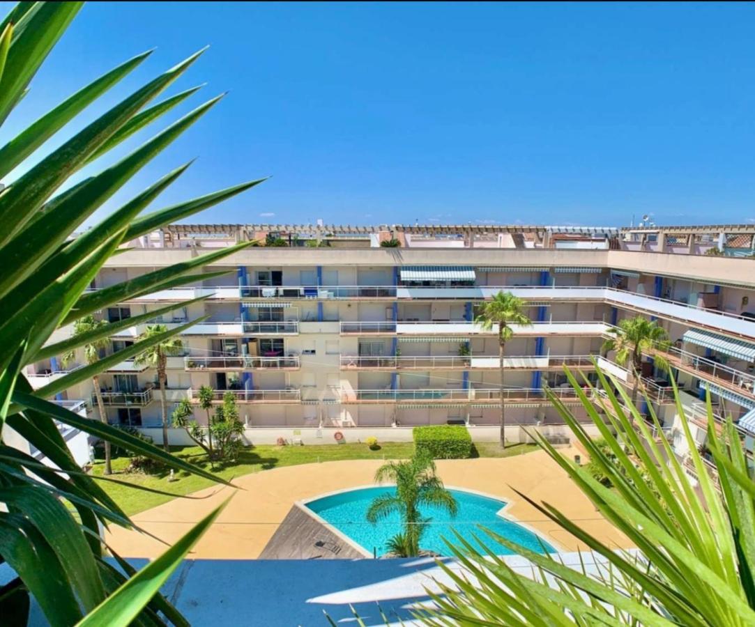 Superbe Appartement Avec Solarium Et Piscine Communautaire Roses Exterior photo