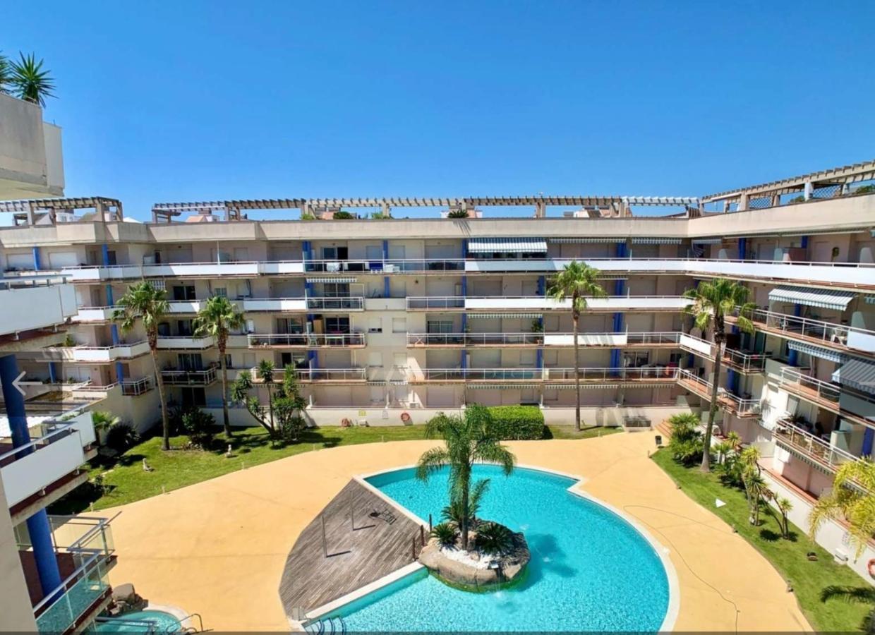 Superbe Appartement Avec Solarium Et Piscine Communautaire Roses Exterior photo