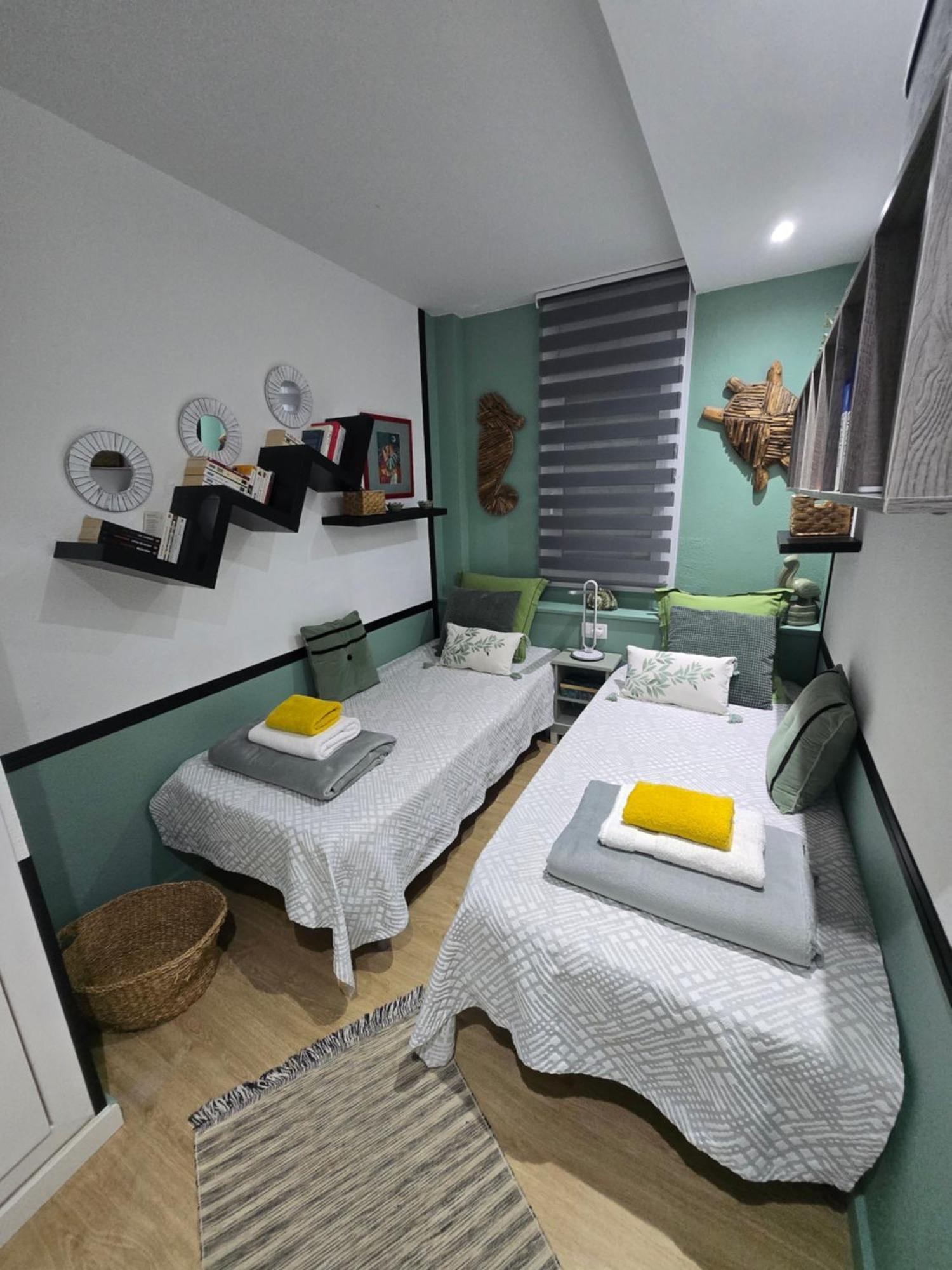 Superbe Appartement Avec Solarium Et Piscine Communautaire Roses Exterior photo